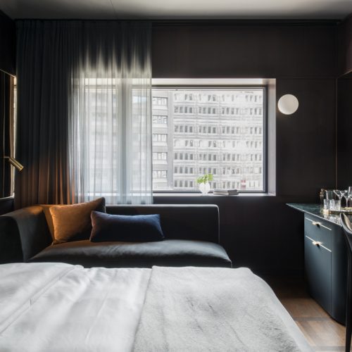 Hotel At Six